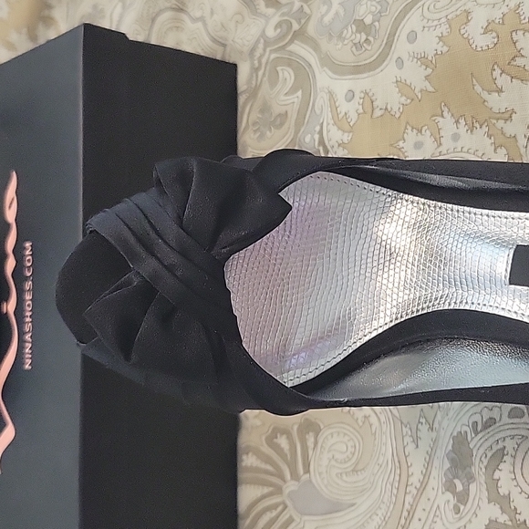 Beautiful Nina black peep toe heels - Picture 4 of 7